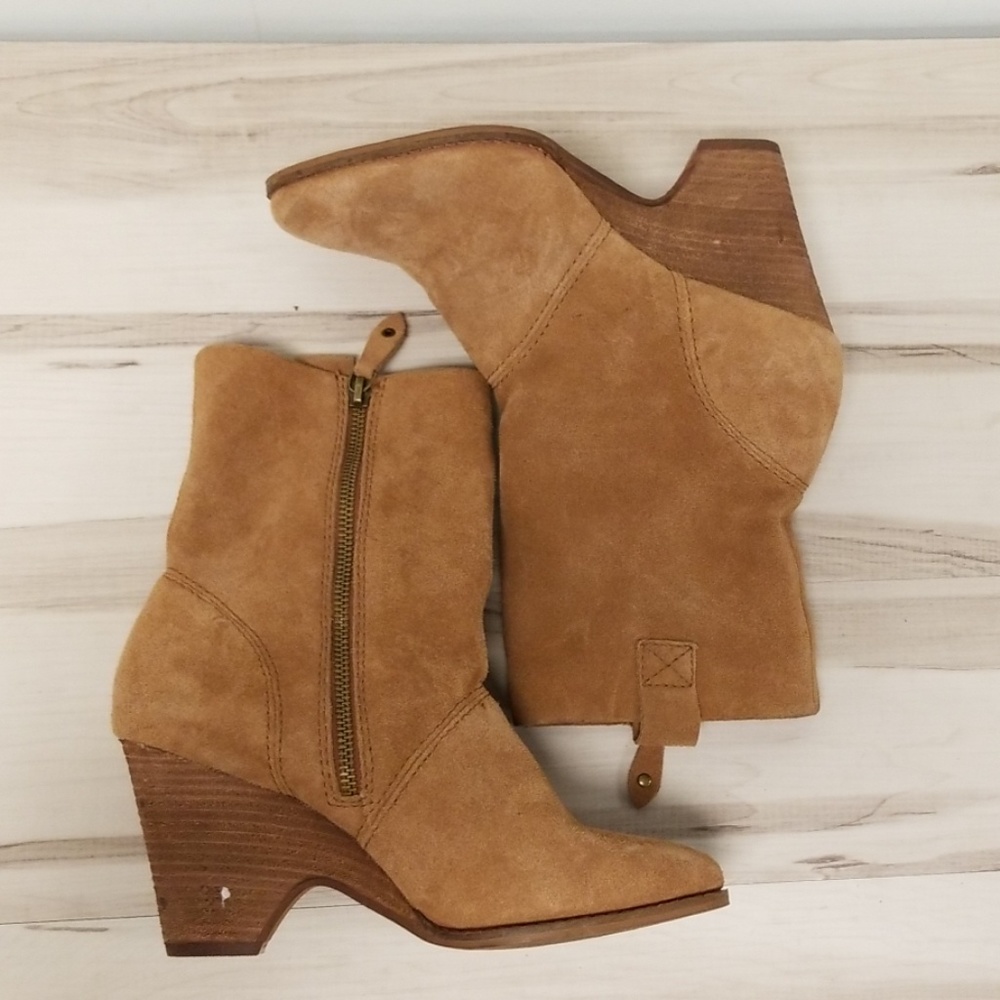 Kelsi Dagger Tan Suede Side Zipper Heeled Boots 8